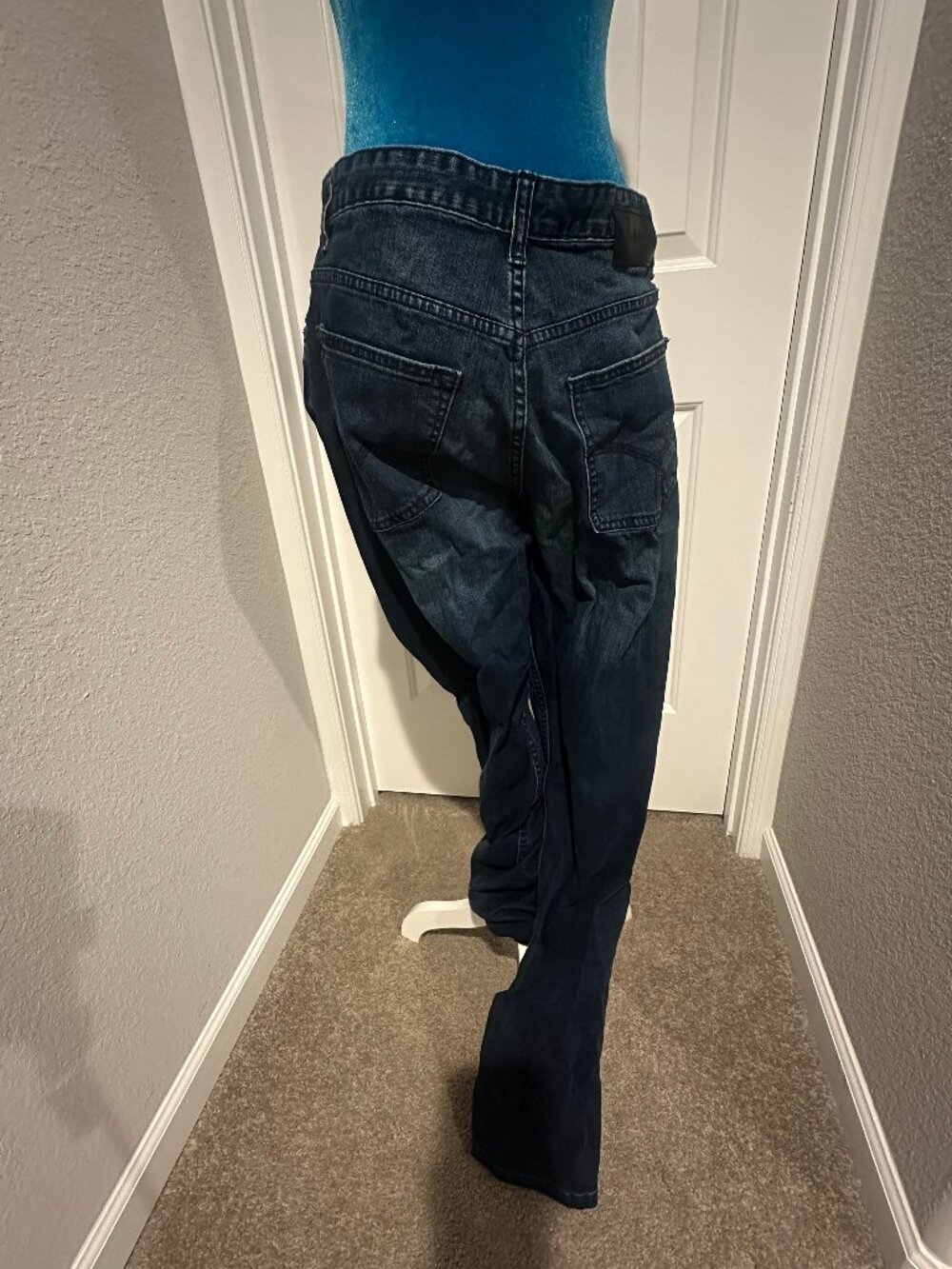 Calvin Klein Men’s Relaxed Straight Jeans W33 L34 Dark Wash